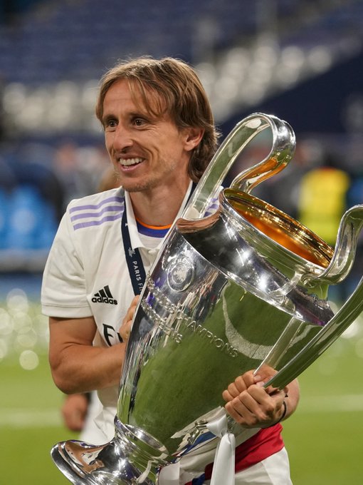 斯洛文尼亚足协官方：谢什科将因伤缺席本月国际比赛日的比赛