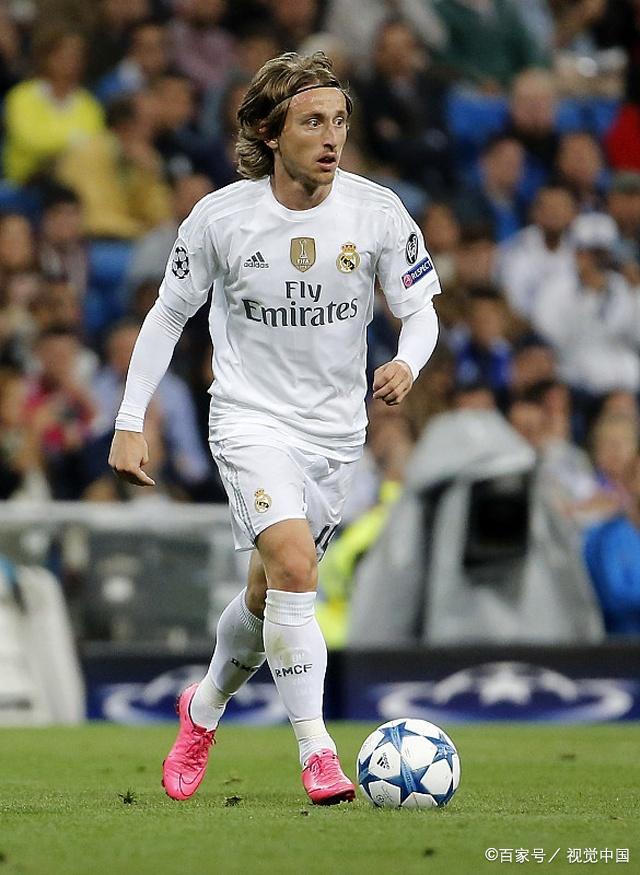 超远三分命中，全队抱头