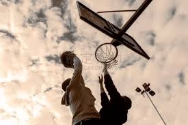 足球转会纪录：姆巴佩自由身加盟皇马，签字费1亿