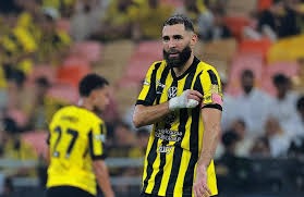 什么是德扑里的“筹码生命值”？解析筹码量如何限制你的战术选择。（解读德州扑克的筹码生命值：堆码大小如何塑造你的战术选择）