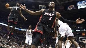 东契奇成为湖人队史第三位连续两场拿35分+10助攻的球员