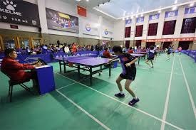 波士顿红袜队投手罗杰·克莱门斯因其强硬的投球风格获称“火箭人”